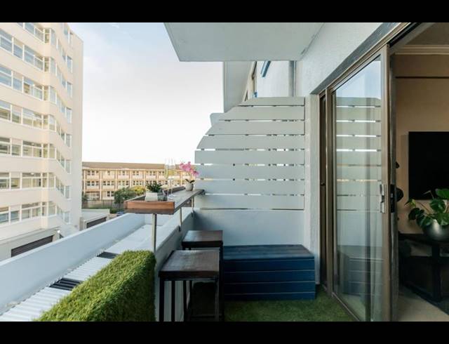 1 BEDROOM APARTMENT FOR SALE IN MOUILLE POINT